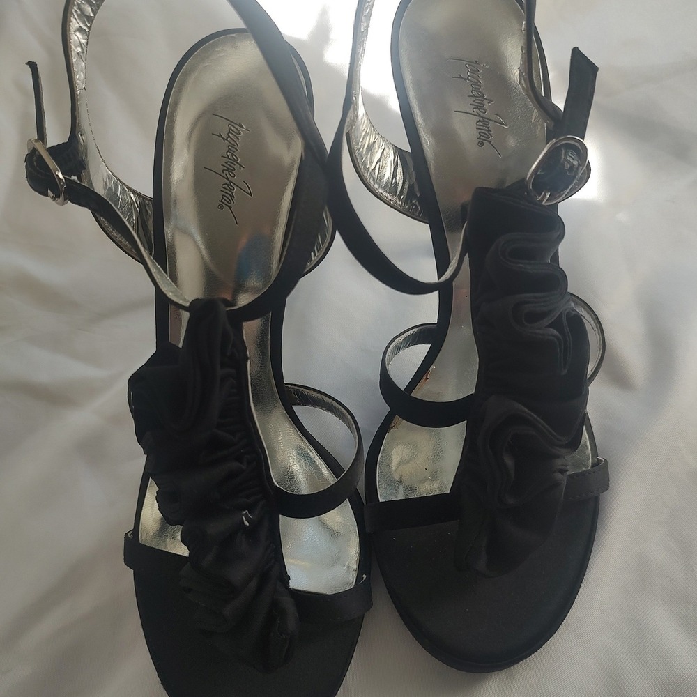 Jacqueline Ferrar Mariela Sandal Women 6.5 Black Excellent Ruffle Stiletto Heel